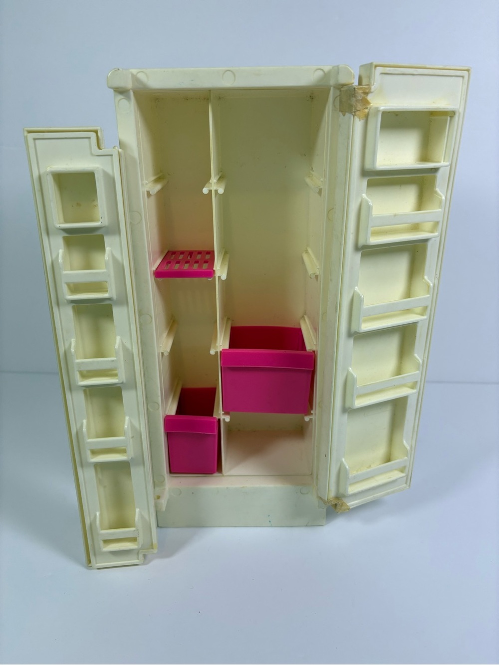 Vintage 1979 Mattel Barbie Dream House Refrigerator/Freezer Broken Drawers Shelf